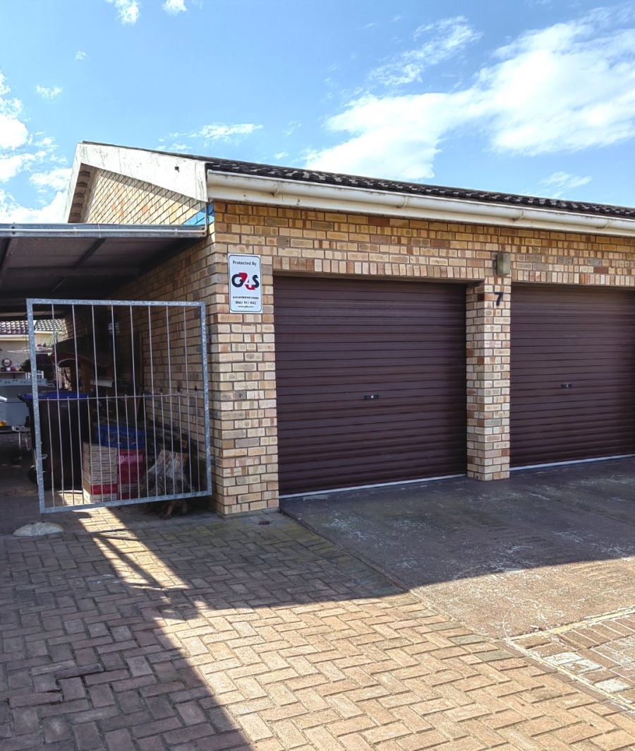 4 Bedroom Property for Sale in Wavecrest Eastern Cape